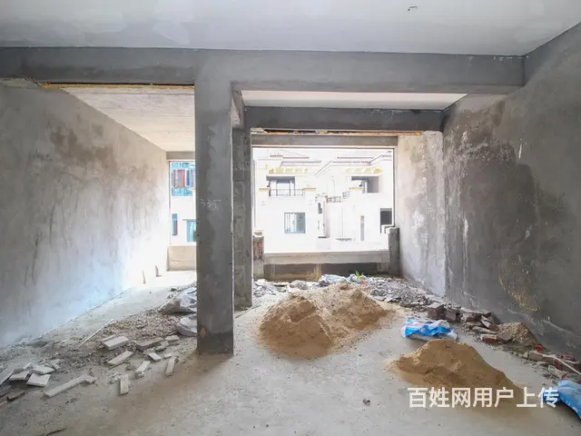 港龙上宾道联排别墅毛坯5房 带地下室花园 满两年单价6500 - 图片 10
