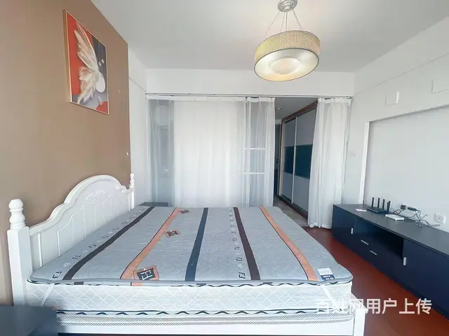 电梯房 自由之邑 精装一室 正朝南 民用水电 三香广场旁 - 图片 1