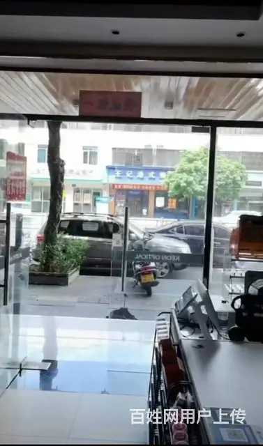 （51旺铺推荐）万宁万城镇光明南路60平便利店转让可招合伙人 - 图片 2
