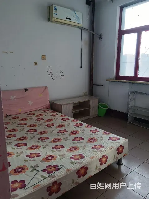 龙潭路大 唐饭庄南，家具带空调热水器，年租400 - 图片 1