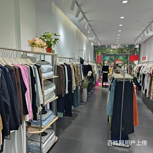 3049神火大道步行街南头服装店转让 可空转 - 图片 3