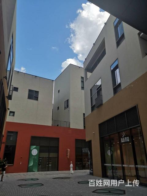 深业上城楼上小镇600平办公室出租9元每平出租的图片