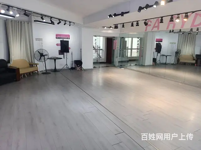 五一广场五一新干线110平工作室 - 图片 7