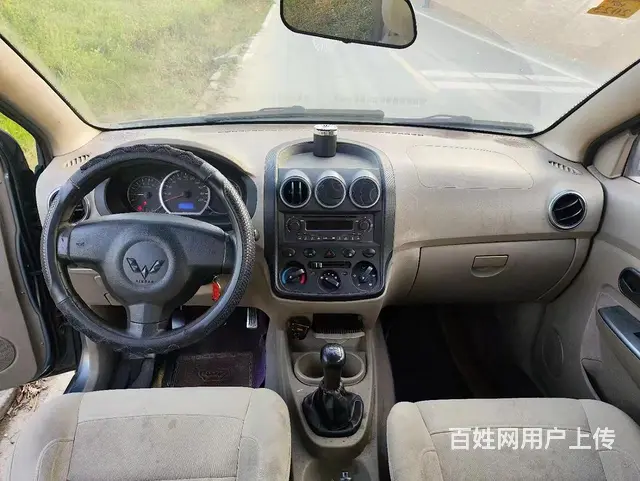 五菱宏光7座面包车 - 图片 7