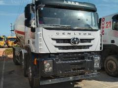 红岩前四后八搅拌车  390马力