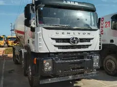 红岩前四后八搅拌车  390马力