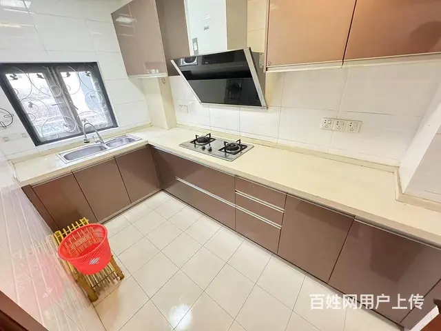 三香路 新港名仕花园 精装大三房 两卫 一楼带院子 押一付一 - 图片 8