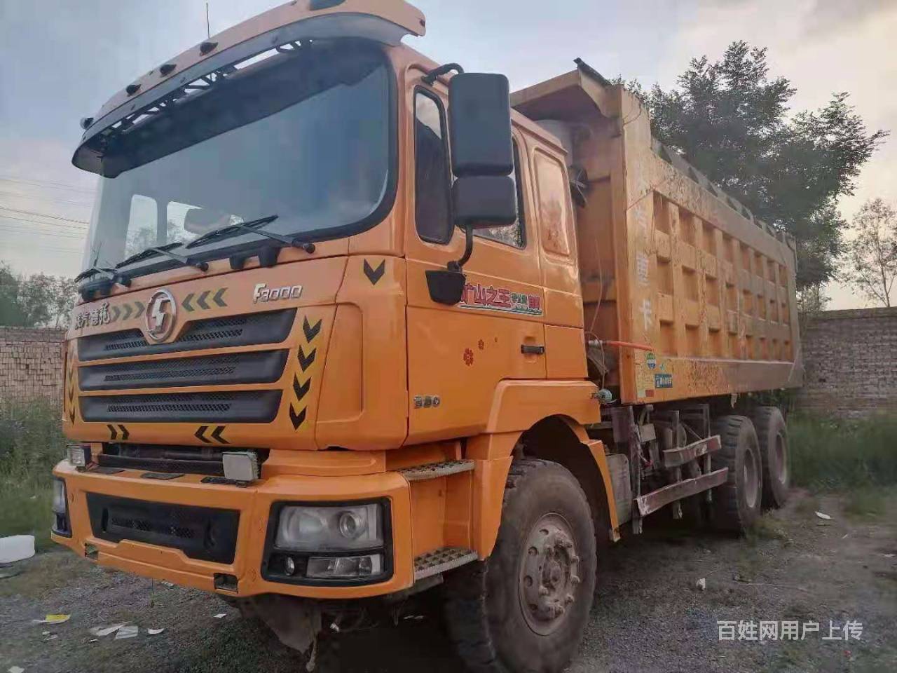 出售17年5.8米陕汽德龙后八轮自卸车380马力