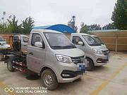 国六库存三立方垃圾车，蓝牌勾臂{垃圾车}