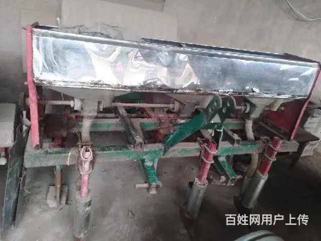 玉米播种机，拖拉机 - 图片 1