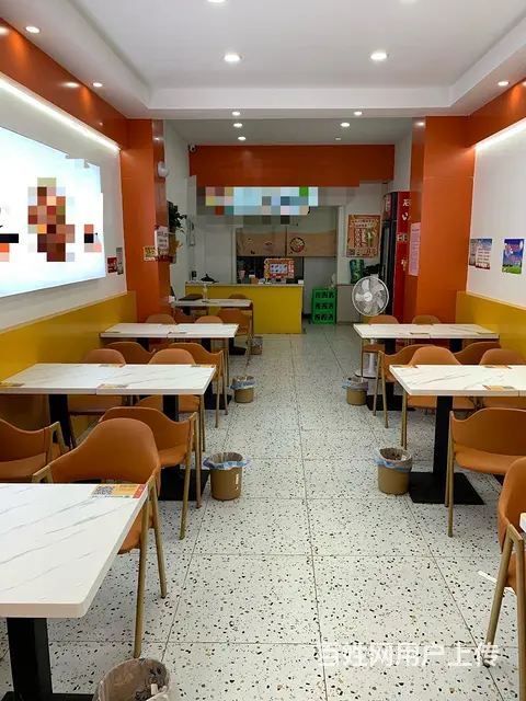 文化路好莱坞电影院斜对面营业中餐饮旺铺转让。 - 图片 4