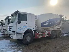 出售两台14年二手豪沃搅拌车 宇通上装 能拉15方
