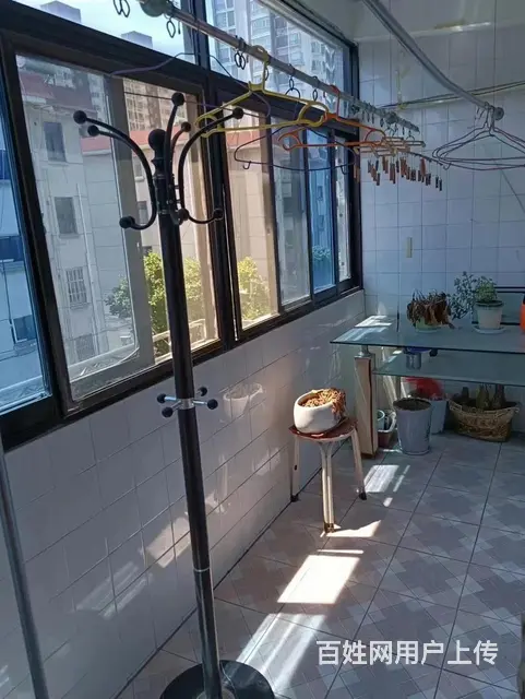 华城一村4棣，三室一厅，设施基本上有 - 图片 1