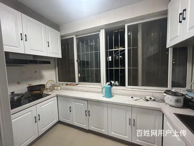 盛世龙城2楼1室一厅50平家电齐全年付8000 - 图片 1