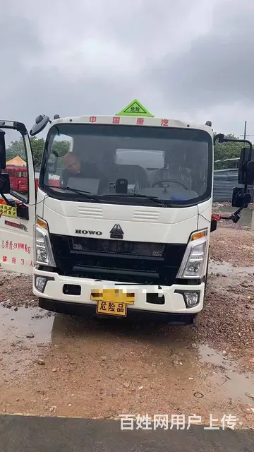 个人转让重汽豪沃满载5吨油罐车 亏本处理 先到先得 - 图片 1