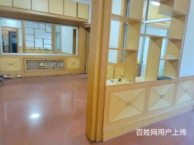 青年路金周华府附近134平1楼 带大院子 89万可贷款 - 图片 2