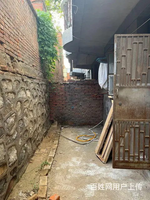 红旗街前进路附近 一楼带院 三室一厅 证件齐全 - 图片 5