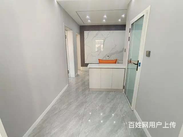 3楼 南北通透 精装修地热 两室 拎包入住 - 图片 7