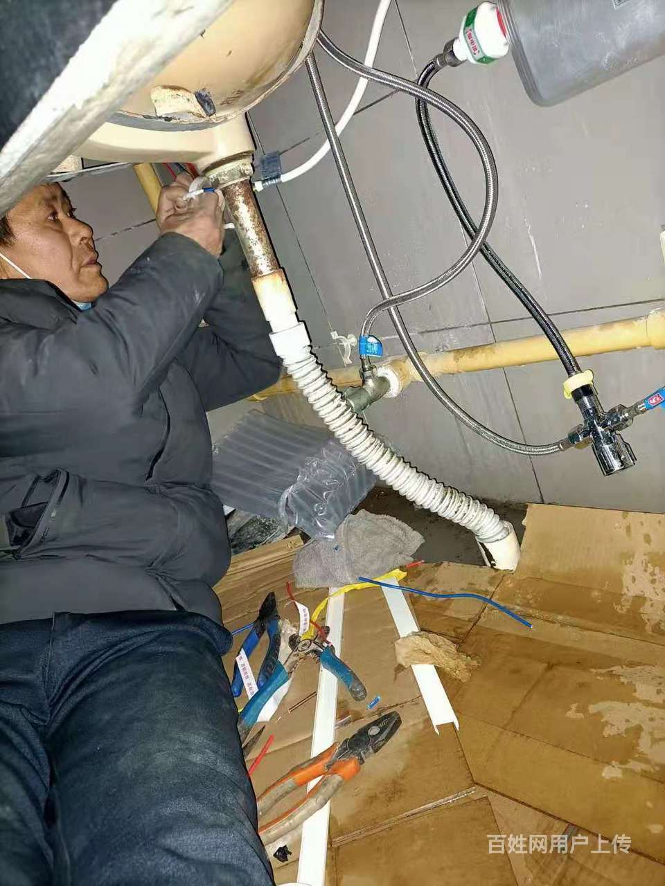 郑州服务 郑州房屋维修 郑州水管/水龙头维修1/3