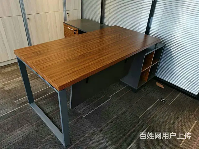 低价出售实木老板桌书柜，员工桌椅会议桌包送装 - 图片 3