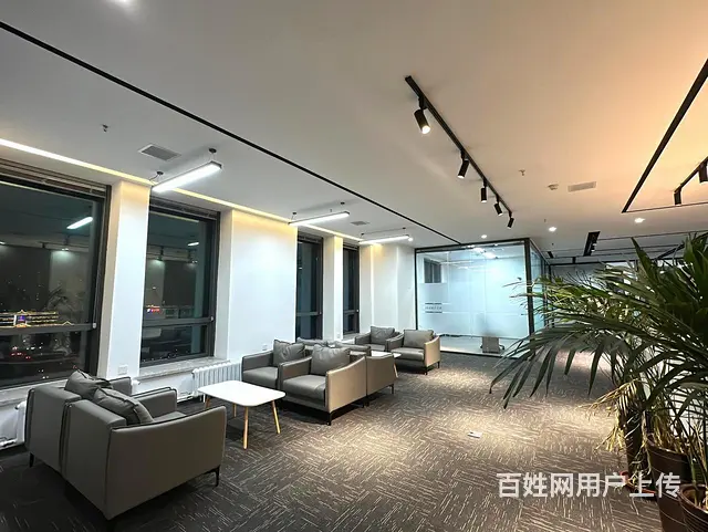 群力写字楼汇智广场700平南向无挡 精装修 年租金50万 - 图片 1