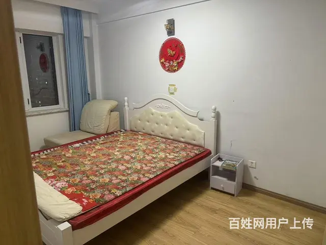 出租文星佳苑24楼，60平，一室一厅一厨一卫，洗衣机，冰箱， - 图片 1