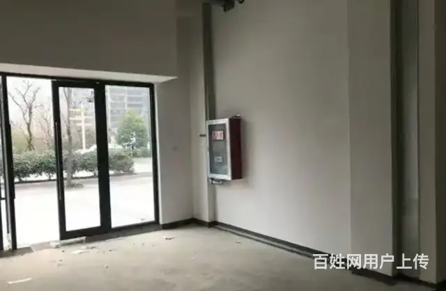 K046和田新五中斜对面汽车城10号楼13号房毛坯商铺租或售 - 图片 3