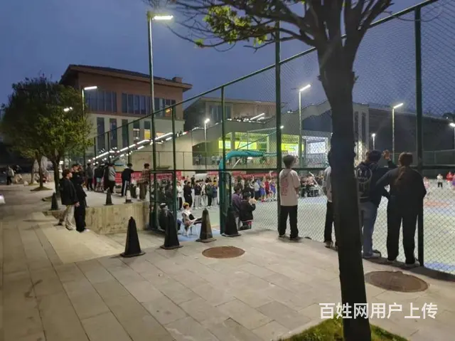 （陆号）花溪区理工大学宿舍门口小吃餐饮店转让，篮球场旁 - 图片 2