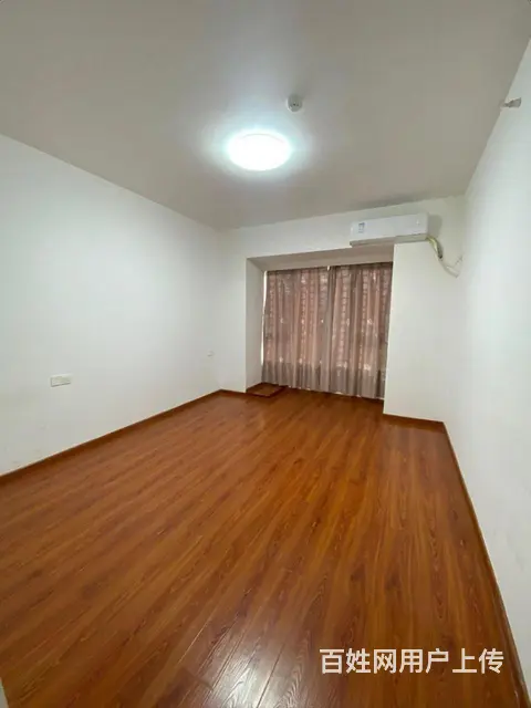 服装城旁 世茂 三期  4房精装 每月3100 - 图片 8