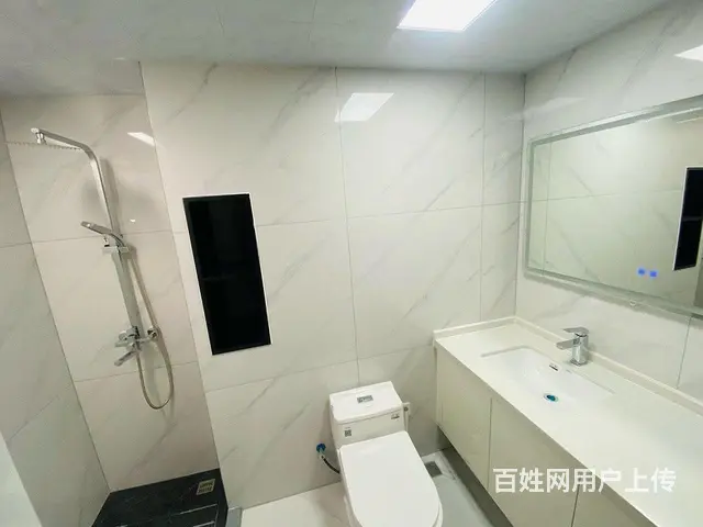 来捡漏新北环球港地铁口特价5千多全款23万采光无敌即买即用 - 图片 5