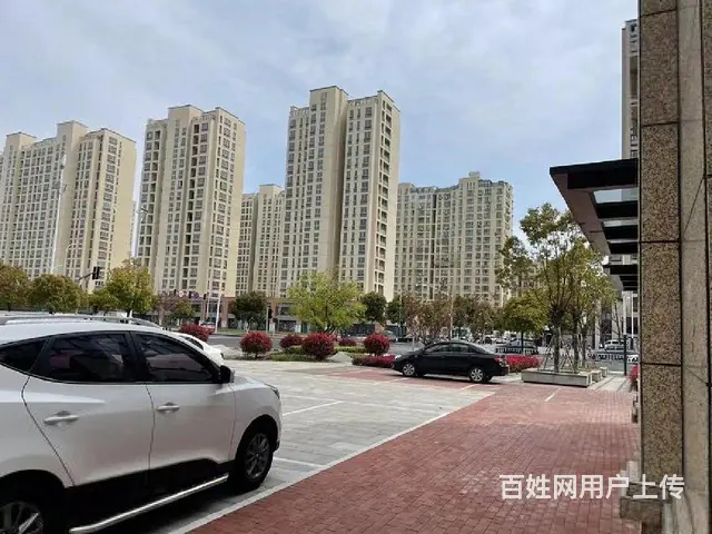 小区大门口，东南北三面朝向，南北通透类独栋花园广场转角商铺 - 图片 8