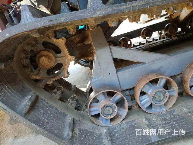 沃得牌履带自走全喂入式谷物联合收割机 - 图片 2