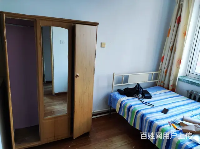 东北亚商城楼上，刷卡封闭近市中心，大世界，新世纪广场，二中。 - 图片 2
