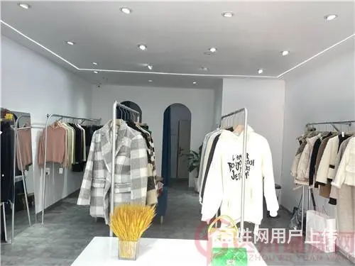 （达州铺源网）南外安曼酒店旁55㎡服装店转让（带夹层） - 图片 2