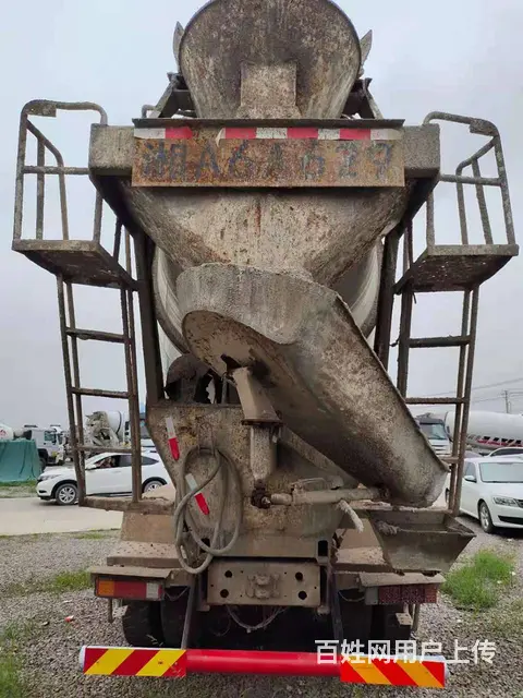 二手豪沃搅拌车 大14方搅拌车 340马力 后八轮 - 图片 5