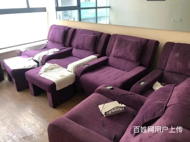 足疗床床上。 - 图片