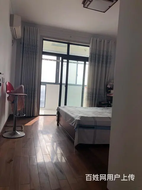 学区，顶楼复式有花园，两个产权车库 - 图片 12