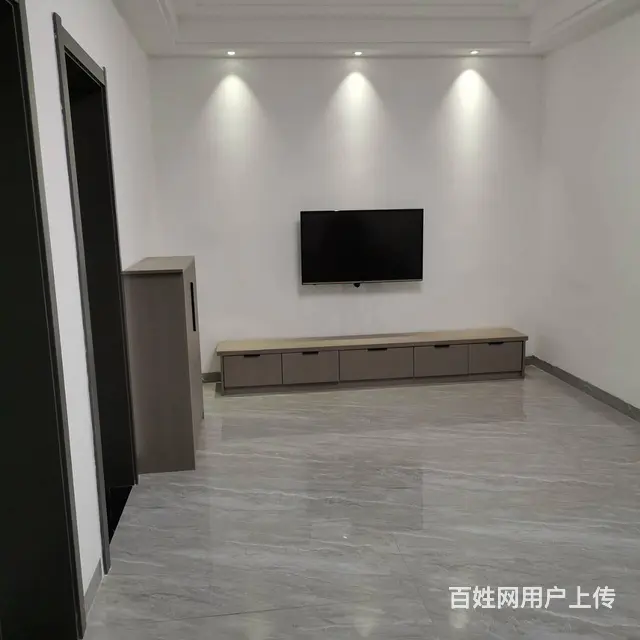 解放路雁城宾馆对面附近新装修2室1厅家具家电齐全月租1500 - 图片 1