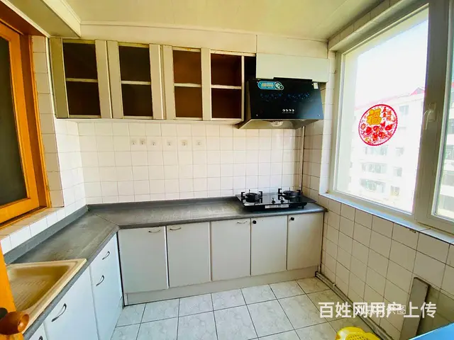 皇冠中区 四楼，带外开门草厦 - 图片 1