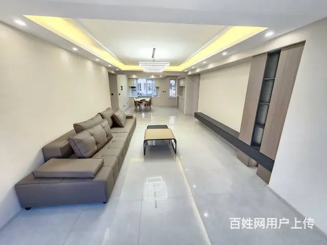 新玛特 容大商城步梯4楼 平台上的2楼 南北等宽 0首付 - 图片 4