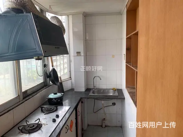新香洲华润万家精装3房直接入住。生活圈，交通方便 - 图片 1