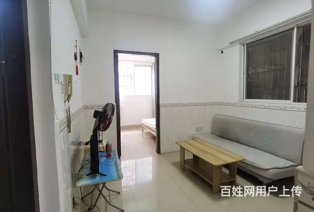 拱北关口龙城大厦电梯一房一厅出租，租价1600，近关口 - 图片 2