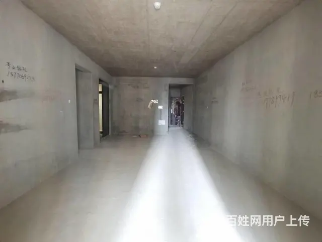 附 小 二 中 学府御园 毛坯4房带储藏间 中间楼层 单价低 - 图片 1