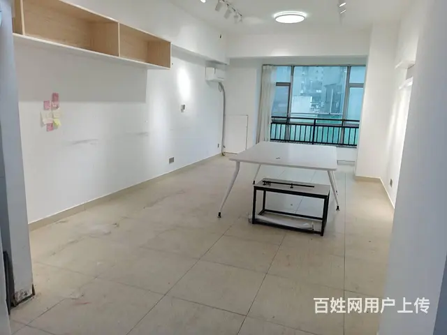 五一广场五一新干线电梯口50平工作室 - 图片 1