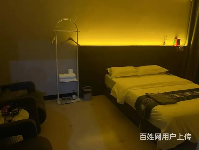 店铺位于兴义公园里对面，繁华地段，面积290平，上下两层，一 - 图片 7