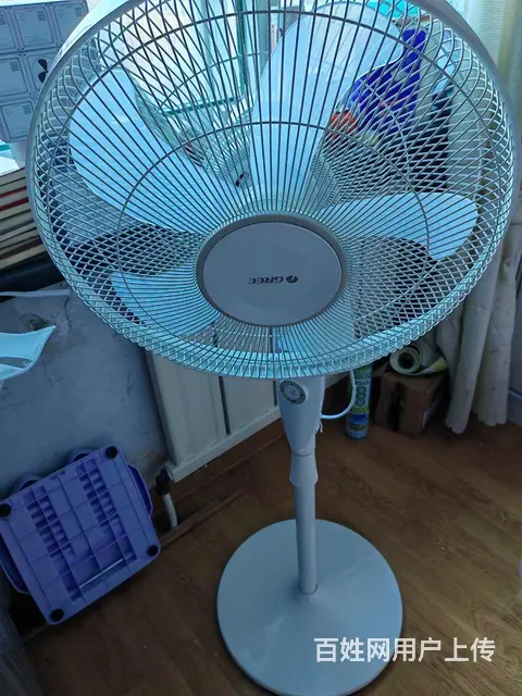 家用美的电扇一台 - 图片
