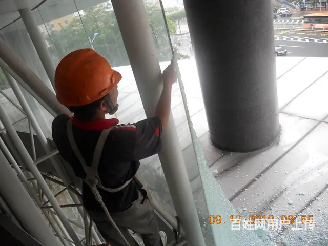 长沙外高空玻璃幕墙改开窗 - 图片 2