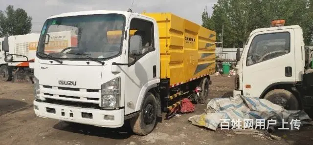 二手清扫车带洒水吸尘多功能扫地车 - 图片 1