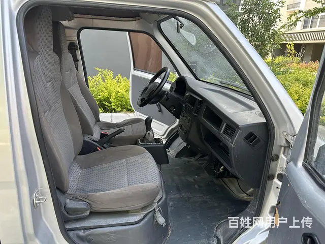 20174年1.2排量高配五菱之光 - 图片 8
