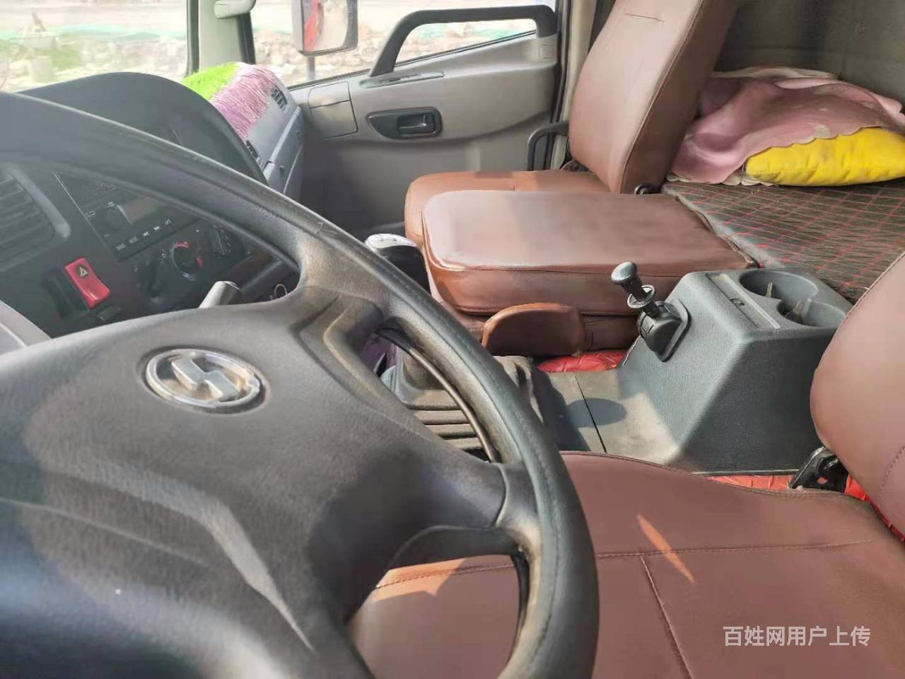 17年10月国五轩德x6前四后八自卸车270马力